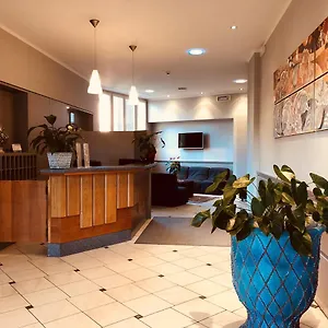 Delfina Hotel